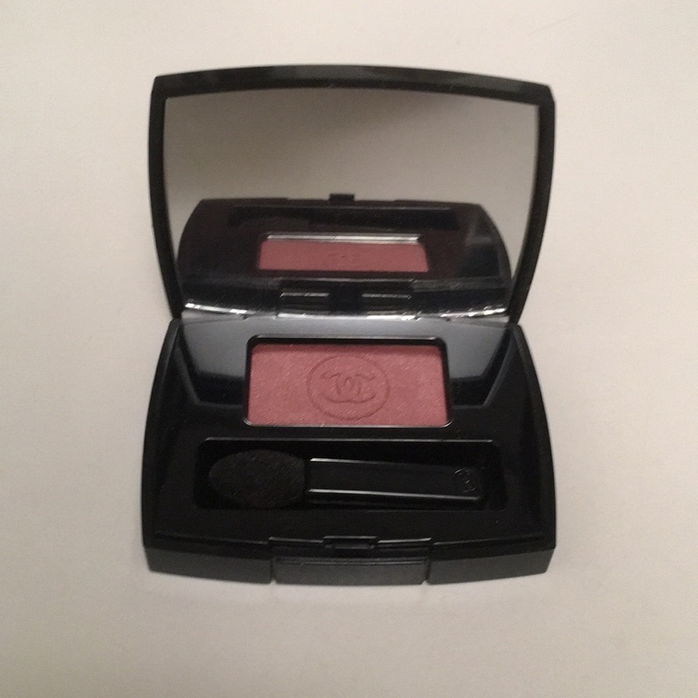 CHANEL eyeshadow